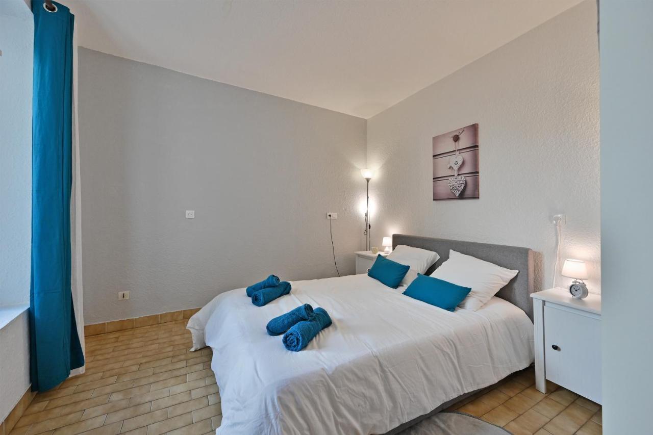 Appartement Au Calme En Plein Centre-Ville Nîmes Exterior foto